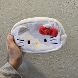 Hello‎ Kitty Fuzzy Zip Pouch 👝